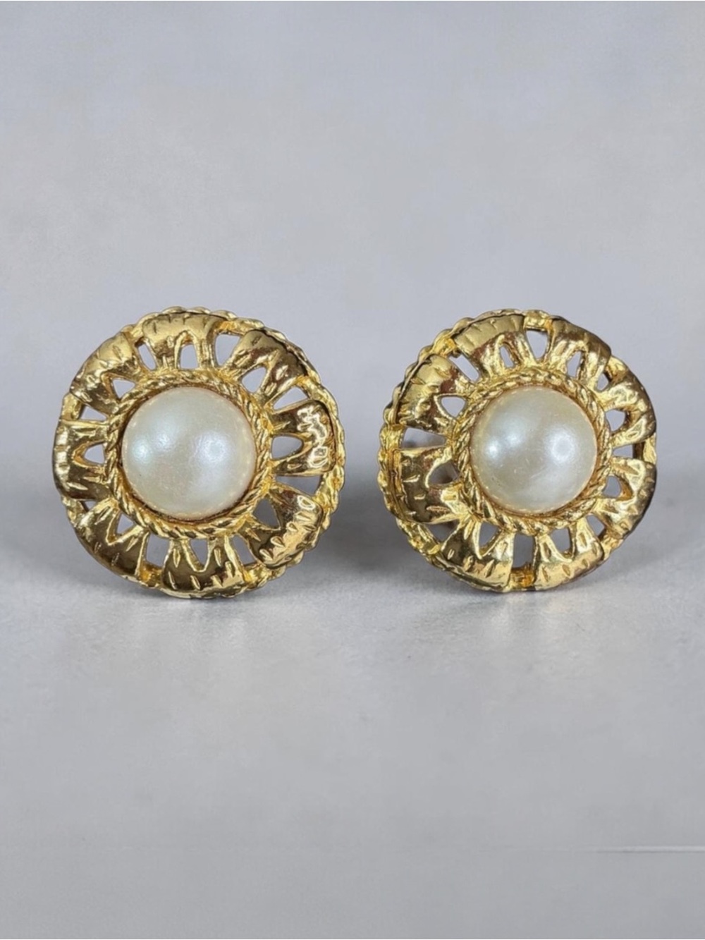 Vintage Round Gold Toned and Pearl Clip On Earrings